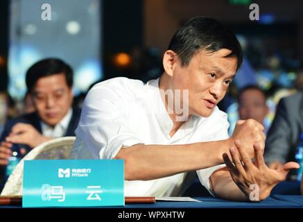 Zhejiang, Zhejiang, China. 10 Sep, 2019. Juni 25, 2015, Ma nahmen an der Gründungsversammlung der Zhejiang Internet Commerce Bank in Hangzhou. Credit: SIPA Asien/ZUMA Draht/Alamy leben Nachrichten Stockfoto