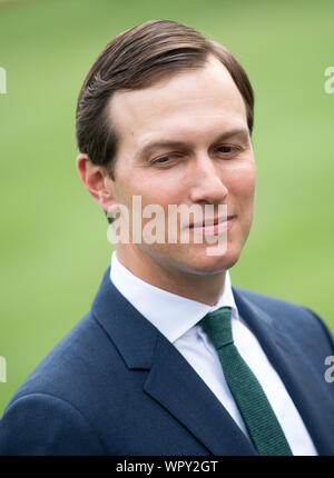 Washington DC, USA. 9. Sep 2019. Jared Kushner Senior Advisor zu seinem Vater im - Gesetz Präsident Donald Trump hört als Präsident Donald Trump in den Medien spricht, wie er das Weiße Haus für eine Kundgebung in North Carolina, in Washington, DC am Montag fährt, 9. September 2019. Foto von Kevin Dietsch/UPI Quelle: UPI/Alamy leben Nachrichten Stockfoto