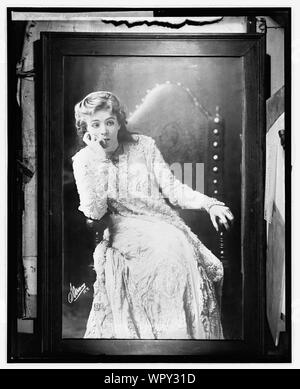 Maude Adams als Julia in Romeo und Julia; Foto ist in ihrem Handeln Ausgabe des 1899 Broadway Produktion enthalten Stockfoto