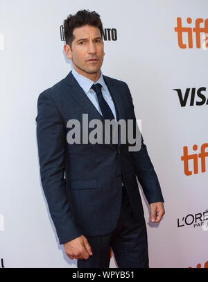 Toronto, Kanada. 9 Sep, 2019. Schauspieler Jon Bernthal Posen für Fotos vor der internationalen Premiere des Films 'Ford v Ferrari' an Roy Thomson Hall während der 2019 Toronto International Film Festival (TIFF) in Toronto, Kanada, an Sept. 9, 2019. Credit: Zou Zheng/Xinhua Stockfoto