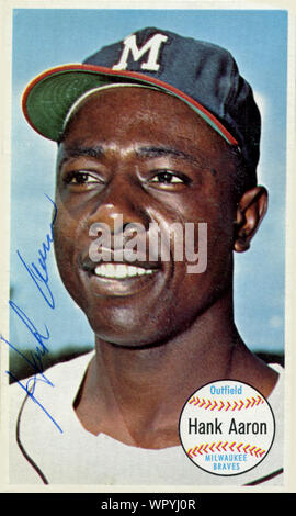 Hall of Fame Baseball spieler Hank Aaron in Era Baseball autographierte 60er Karte mit der Milwaukee Braves Stockfoto