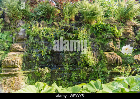 Schattigen Grotten-italienischen Garten, Hever Castle, Großbritannien Stockfoto