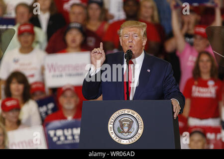 Fayetteville, North Carolina, USA. 9. Sep 2019. Präsident Donald Trump spricht auf ein Amerika große Kundgebung in Fayetteville, North Carolina Halten am 9. September 2019. Foto von Nell Redmond/UPI. Quelle: UPI/Alamy leben Nachrichten Stockfoto