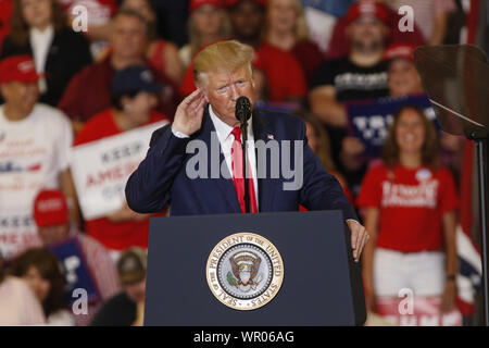 Fayetteville, North Carolina, USA. 9. Sep 2019. Präsident Donald Trump spricht auf ein Amerika große Kundgebung in Fayetteville, North Carolina Halten am 9. September 2019. Foto von Nell Redmond/UPI. Quelle: UPI/Alamy leben Nachrichten Stockfoto