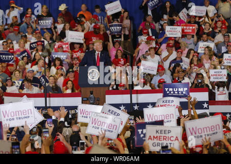 Fayetteville, North Carolina, USA. 9. Sep 2019. Präsident Donald Trump spricht auf ein Amerika große Kundgebung in Fayetteville, North Carolina Halten am 9. September 2019. Foto von Nell Redmond/UPI. Quelle: UPI/Alamy leben Nachrichten Stockfoto