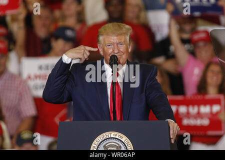 Fayetteville, North Carolina, USA. 9. Sep 2019. Präsident Donald Trump spricht auf ein Amerika große Kundgebung in Fayetteville, North Carolina Halten am 9. September 2019. Foto von Nell Redmond/UPI. Quelle: UPI/Alamy leben Nachrichten Stockfoto