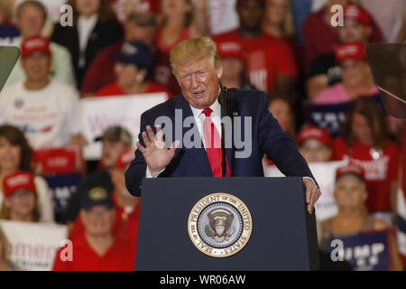 Fayetteville, North Carolina, USA. 9. Sep 2019. Präsident Donald Trump spricht auf ein Amerika große Kundgebung in Fayetteville, North Carolina Halten am 9. September 2019. Foto von Nell Redmond/UPI. Quelle: UPI/Alamy leben Nachrichten Stockfoto