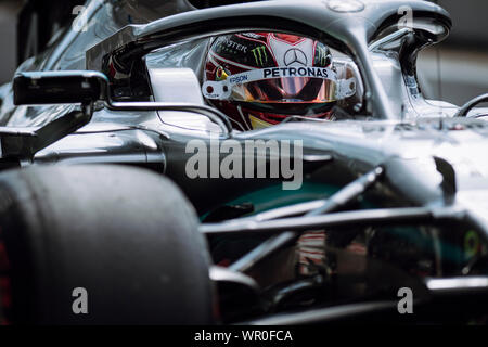 Monza, Italien. 08 Sep, 2019. Mercedes AMG PETRONAS-F1-Teams British Fahrer Lewis Hamilton fährt durch die boxengasse vor dem F1 Grand Prix von Italien auf dem Autodromo Nazionale di Monza. Credit: SOPA Images Limited/Alamy leben Nachrichten Stockfoto