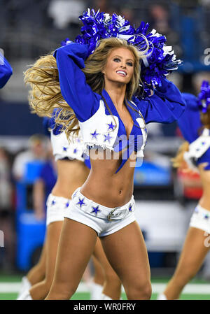 29.August 2019: Die Dallas Cowboys Cheerleaders während ein NFL preseason Spiel zwischen der Tampa Bay Buccaneers und die Dallas Cowboys bei AT&T Stadium in Arlington, TX Tampa Bay besiegt Dallas 17-15 Albert Pena/CSM durchführen Stockfoto