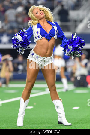 29.August 2019: Die Dallas Cowboys Cheerleaders während ein NFL preseason Spiel zwischen der Tampa Bay Buccaneers und die Dallas Cowboys bei AT&T Stadium in Arlington, TX Tampa Bay besiegt Dallas 17-15 Albert Pena/CSM durchführen Stockfoto