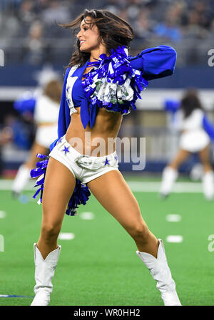 29.August 2019: Die Dallas Cowboys Cheerleaders während ein NFL preseason Spiel zwischen der Tampa Bay Buccaneers und die Dallas Cowboys bei AT&T Stadium in Arlington, TX Tampa Bay besiegt Dallas 17-15 Albert Pena/CSM durchführen Stockfoto