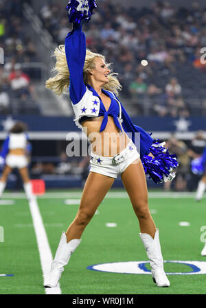 29.August 2019: Die Dallas Cowboys Cheerleaders während ein NFL preseason Spiel zwischen der Tampa Bay Buccaneers und die Dallas Cowboys bei AT&T Stadium in Arlington, TX Tampa Bay besiegt Dallas 17-15 Albert Pena/CSM durchführen Stockfoto