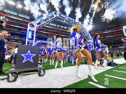 29.August 2019: Die Dallas Cowboys Cheerleaders während ein NFL preseason Spiel zwischen der Tampa Bay Buccaneers und die Dallas Cowboys bei AT&T Stadium in Arlington, TX Tampa Bay besiegt Dallas 17-15 Albert Pena/CSM durchführen Stockfoto