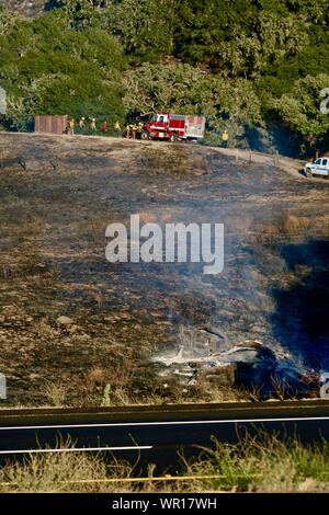 Santa Barbara, Kalifornien, USA. 9 Sep, 2019. Santa Barbara Feuermannschaften kämpfen Bürste Feuer in der Nähe von Highway 101 und 246 Credit: Amy Katz/ZUMA Draht/Alamy leben Nachrichten Stockfoto