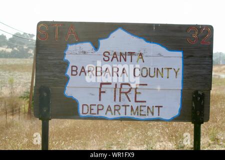 Santa Barbara, Kalifornien, USA. 9 Sep, 2019. Santa Barbara Feuermannschaften kämpfen Bürste Feuer in der Nähe von Highway 101 und 246 Credit: Amy Katz/ZUMA Draht/Alamy leben Nachrichten Stockfoto