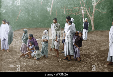 Menschen, die darauf warteten, Mahatma Gandhi Bangladesch, Asien, November 1946 zu erfüllen Stockfoto