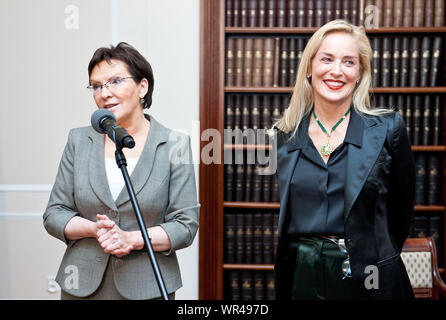 Sharon Stone Besuche polnische Parlament am 22. Oktober auf dem Weltgipfel von Friedensnobelpreisträgern. 13 Weltgipfel von Friedensnobelpreisträgern ist Ta Stockfoto