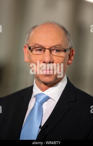 22.02.2013 Warschau, Polen. Im Bild: Janusz Lewandowski Stockfoto