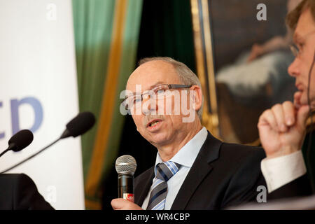 8-05 2010 Warschau, Polen. Im Bild: Janusz Lewandowski Stockfoto