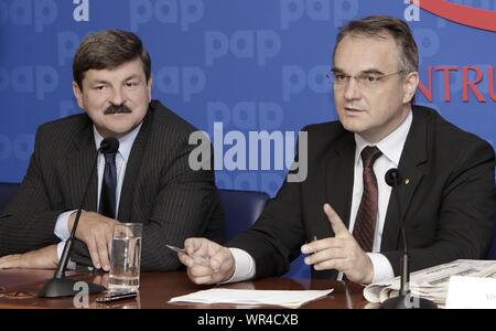 Im Bild: Jaroslaw Kalinowski, Waldemar Pawlak Stockfoto