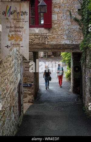 Besucher von Castelnaud-la-Chapelle, Frankreich Stockfoto