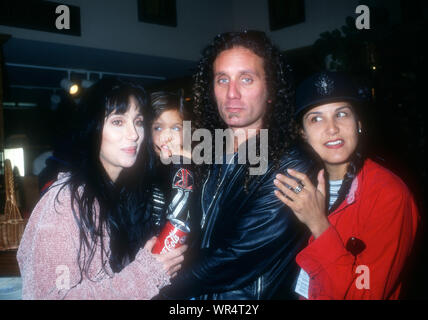 Beverly Hills, Kalifornien, USA, 4. Dezember 1994 Sängerin/Schauspielerin Cher, Jessie Jo Stark, Richard Stark und Laurie Lynn stark an "Happy Harley Days/Freude am Rodeo' Parade am 4. Dezember in Beverly Hills, Kalifornien, USA 1994. Foto von Barry King/Alamy Stock Foto Stockfoto