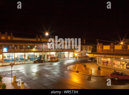 Erbe Straßenbild und Gebäude in der Nacht im Riverina Junee, in der Region von New South Wales, Australien. Stockfoto