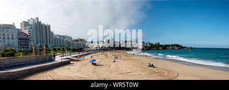 Biarritz Grande Plage (Strand) im Sommer, Frankreich Stockfoto