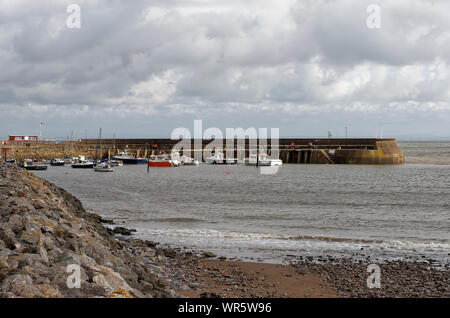 Fischerboote im Hafen von Minehead, Somerset, Großbritannien Stockfoto