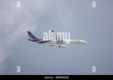 Chiangmai, Thailand - 29. August 2019: HS-TEU-Airbus A330-300 von Thaiairway. Von Chiangmai Flughafen in Bangkok. Stockfoto