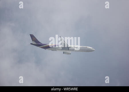 Chiangmai, Thailand - 29. August 2019: HS-TEU-Airbus A330-300 von Thaiairway. Von Chiangmai Flughafen in Bangkok. Stockfoto