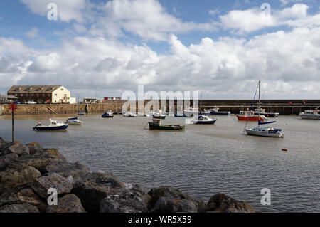 Fischerboote im Hafen von Minehead, Somerset, Großbritannien Stockfoto