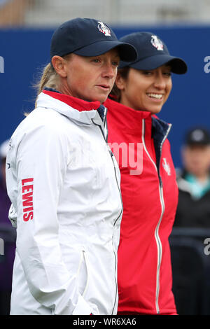 Das Team USA Stacy Lewis (links) und Marina Alex auf der 1 T-Stück während der Vorschau Tag zwei des Solheim Cup 2019 in Gleneagles Golf Club, Auchterarder. Stockfoto