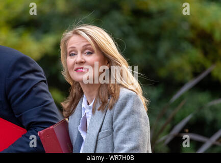 London, Großbritannien. 10 Sep, 2019. Esther McVey MP Gehäuse Minister kommt an einer Kabinettssitzung in Downing Street 10, London, UK. Credit: Ian Davidson/Alamy leben Nachrichten Stockfoto