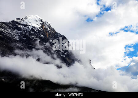 Winter-Szene in Grindelwald, Schweizer Alpen. Ski-Piste ...