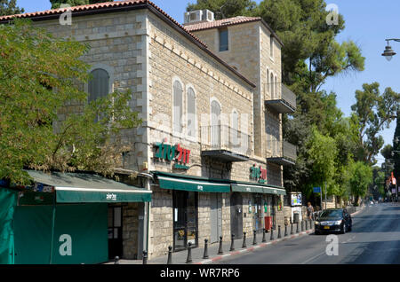 Fassade eines Hauses in der Emek Refaim Straße (die Deutsche Kolonie) Jerusalem, Israel. Dieses Viertel wurde in der zweiten Hälfte des 19. Cen gegründet Stockfoto