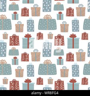 Von der Hand in den Vector Abbildung: Multi gezeichnet - Farbige Geschenke auf einem hellen Hintergrund. Nahtlose Muster für Weihnachten und das neue Jahr. Stock Vektor