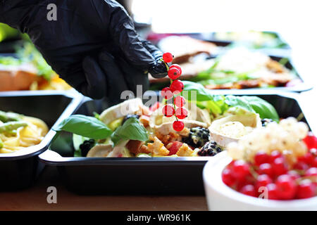 Mahlzeit prep. Appetitlich Lunchboxen. Eine ausgewogene Ernährung Stockfoto