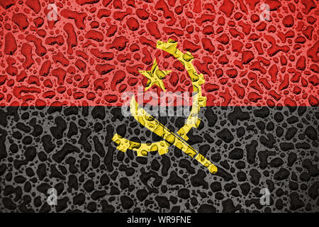 Angola Flagge aus Wassertropfen. Hintergrund Prognose Jahreszeit Konzept. Stockfoto