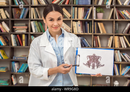 Frau Psychologin Specialist Professional Arzt im Büro Stockfoto