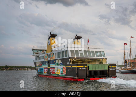 Die bunten Fähre nach Aeroe Segeln aus dem Hafen von Svendborg, Dänemark, 10. Juli 2019 Stockfoto