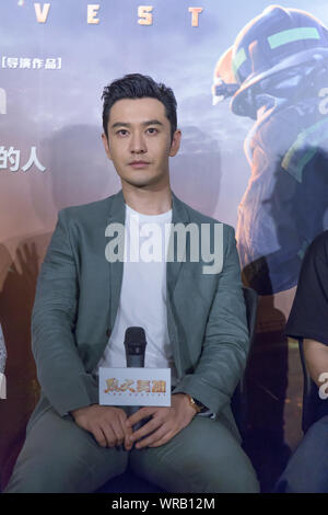 Chinesische Schauspieler Huang Xiaoming besucht eine Premiere für den neuen Film "Die Mutigen" in der Stadt Guangzhou, Provinz Guangdong im Süden Chinas, 30. Juli, 2. Stockfoto