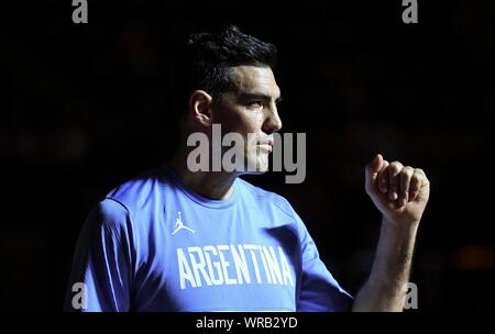 Dongguan, Guangdong Provinz Chinas. 10 Sep, 2019. Luis Scola von Argentinien reagiert vor dem Viertelfinale zwischen Argentinien und Serbien an der 2019 FIBA-Weltmeisterschaft in Dongguan, Provinz Guangdong im Süden Chinas, Sept. 10, 2019. Credit: Xue Yubin/Xinhua/Alamy leben Nachrichten Stockfoto