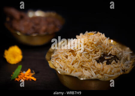 Biryani und Hammelfleisch Curry wie Indische festliche Essen in Durga Puja Gelegenheit mit kopieren. Hintergrund Konzept für Lebensmittel, indische Küche, Kultur, traditio Stockfoto