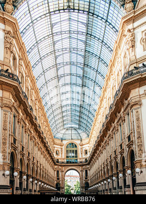 Mailand, Italien - 30. MAI 2019: Galleria Vittorio Emanuele II ist das älteste Einkaufszentrum und Meilenstein in Italien besucht von Touristen rund um die Stockfoto