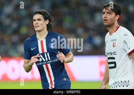 Edinson Cavani, links, von Paris Saint-Germain reagiert während der Trophee des Champions (Champion's Trophy) Spiel gegen Stade Rennais in Shenzhen, Stockfoto