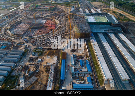 Eine Luftaufnahme des Huai'an Ost Bahnhof im Bau für Hochgeschwindigkeitsbahnen in Ningbo City, Osten Chinas in der Provinz Jiangsu am 13.08.2008 Stockfoto