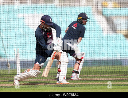 England's Jonny Bairstow (links) Während die Netze Sitzung am Oval, London. Stockfoto