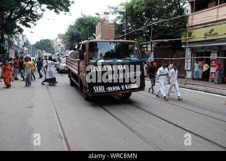 Kolkata, Indien. 10 Sep, 2019. Die schiitischen Gemeinschaften von Kolkata trauert um Imam Hussain Ali's Tod am Tag der Ashura selbst flagellating am 10. des ersten Monats des Islamischen Kalenders, Muharram (Zweite heiligste Monat nach ramzan). Sie inszenierten Prozessionen und arrangiert Rallye des Todes Jahrestag der Enkel des Propheten Mohammed zu markieren. (Foto durch Jit Chattopadhyay/Pacific Press) Quelle: Pacific Press Agency/Alamy leben Nachrichten Stockfoto