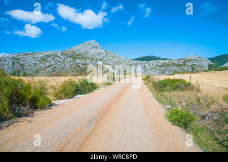 Berglandschaft. Burgos de la Peña, Palencia Provinz Castilla Leon, Spanien. Stockfoto